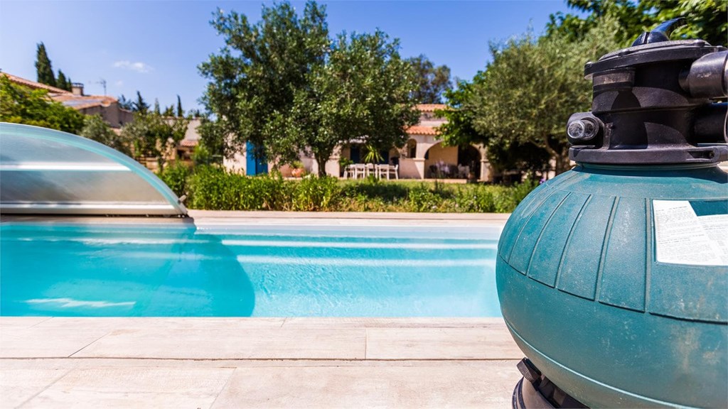 El filtro de arena: cómo desinfectarlo y cambiar la carga para un rendimiento óptimo